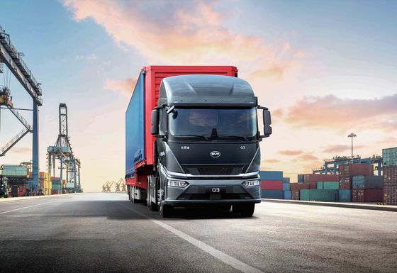 نظام الوسائط المتعددة لطراز Q3 Tractor Long Range Edition متضمن